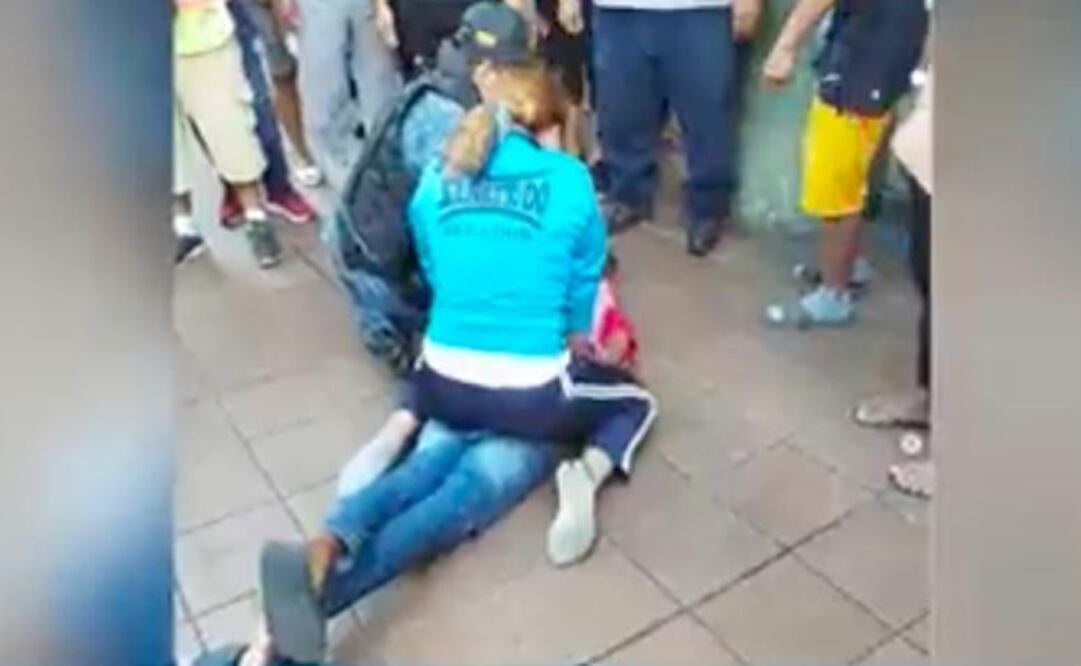 VIDEO. Instructora de artes marciales somete a hombre que le estaba pegando a su pareja