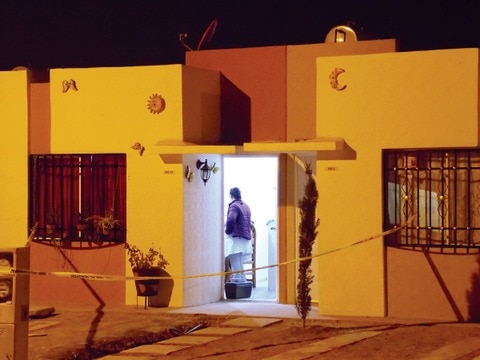 Mata a sus 3 hijos  y luego se ahorca