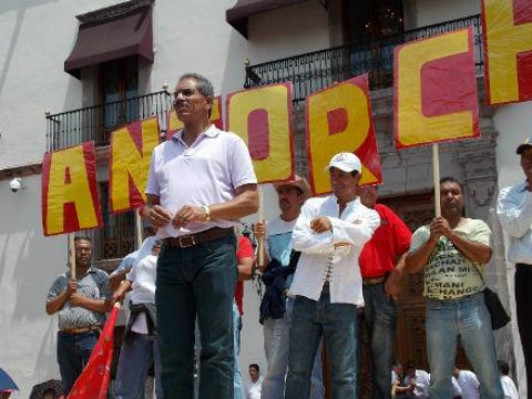 Marchan para exigir se cumplan acuerdos