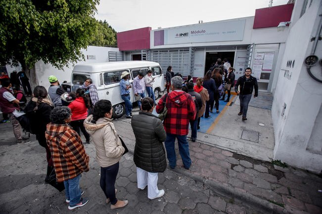 Buscan 112 cambiar sexo y nombre en credencial