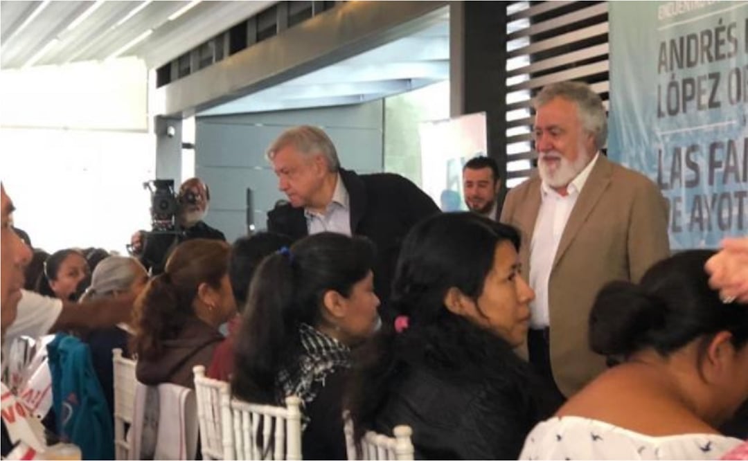 El presidente electo, Andrés Manuel López Obrador en compañía de Alejandro Encinas. Foto; Especial