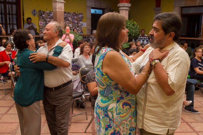 Celebran con gran baile a su segundo hogar 