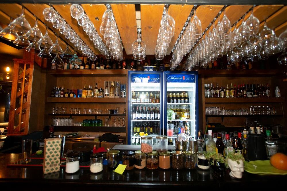 Solicitan más filtros para dar permisos a antros y bares. Foto: Demian Chávez