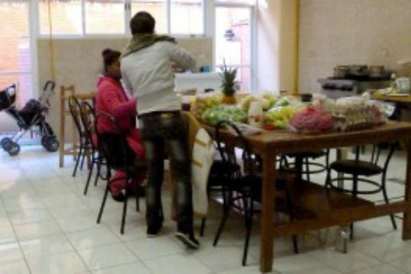 Comerciantes acuden a albergues