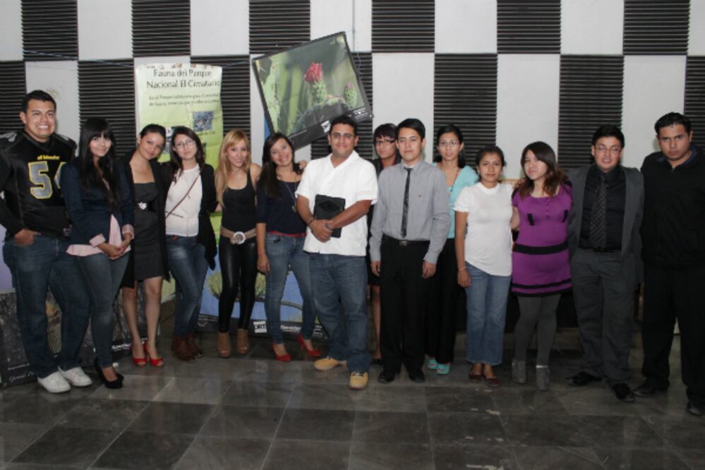 Realizaron alumnos de UAQ “Revisteando”