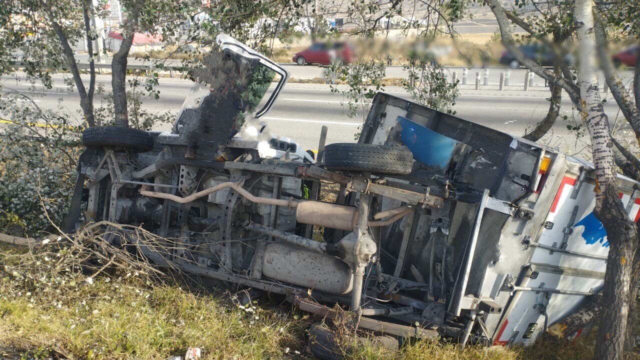 Está libre la autopista México-Querétaro, tras volcadura de camión 