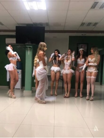 Critican presencia de edecanes en festejo de sindicato petrolero