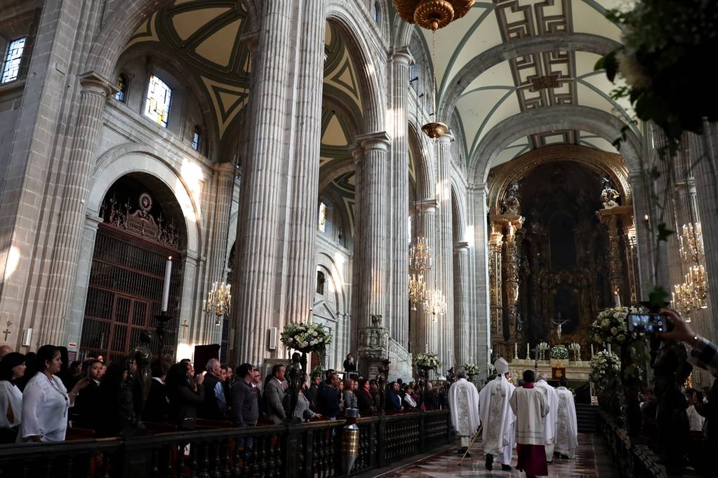 Devotos celebran a Francisco de Asís con peregrinación