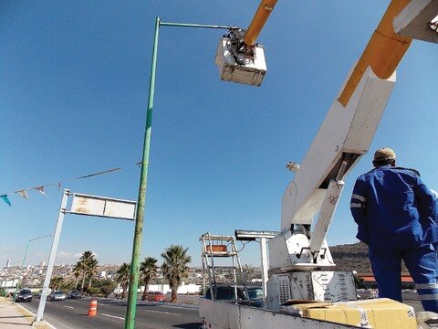 Inicia cambio de 1,300 luminarias