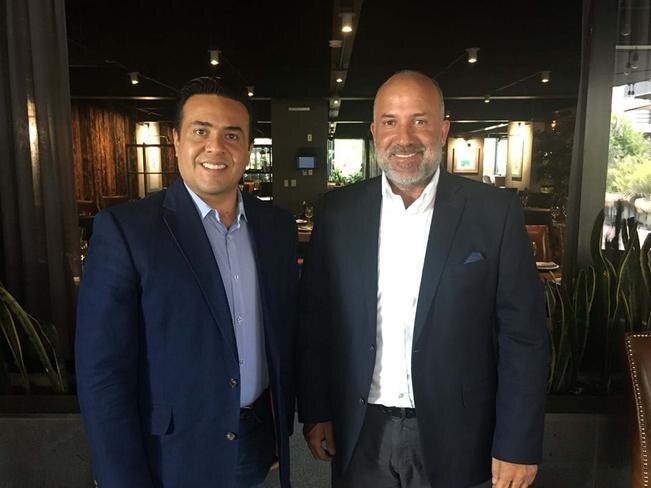 Luis Nava se reúne con Pérez Rojas