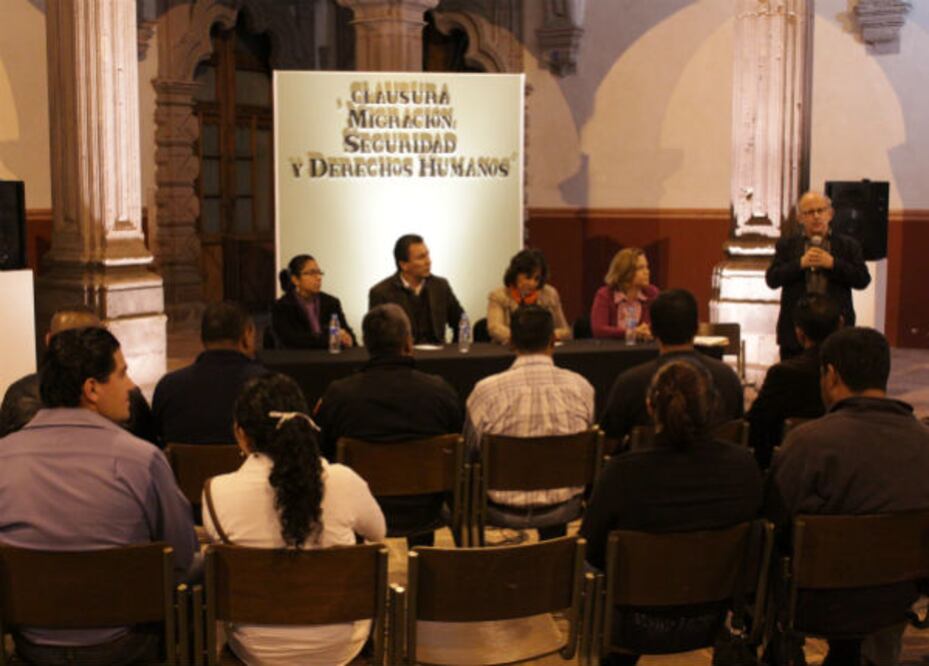 Capacitan a policías en derechos humanos