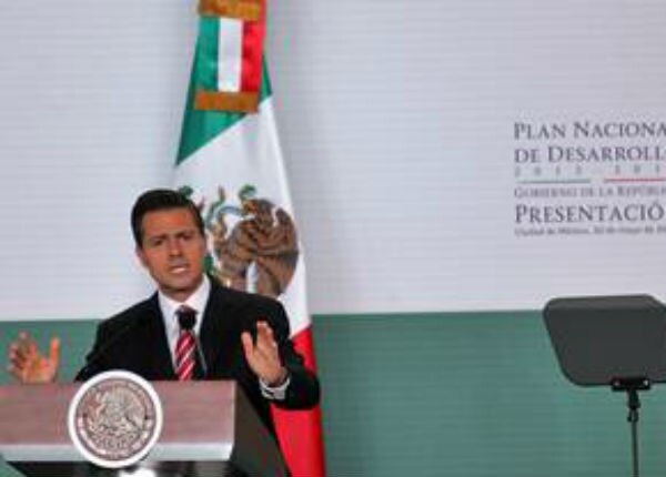 Asiste RLV a presentación del PND