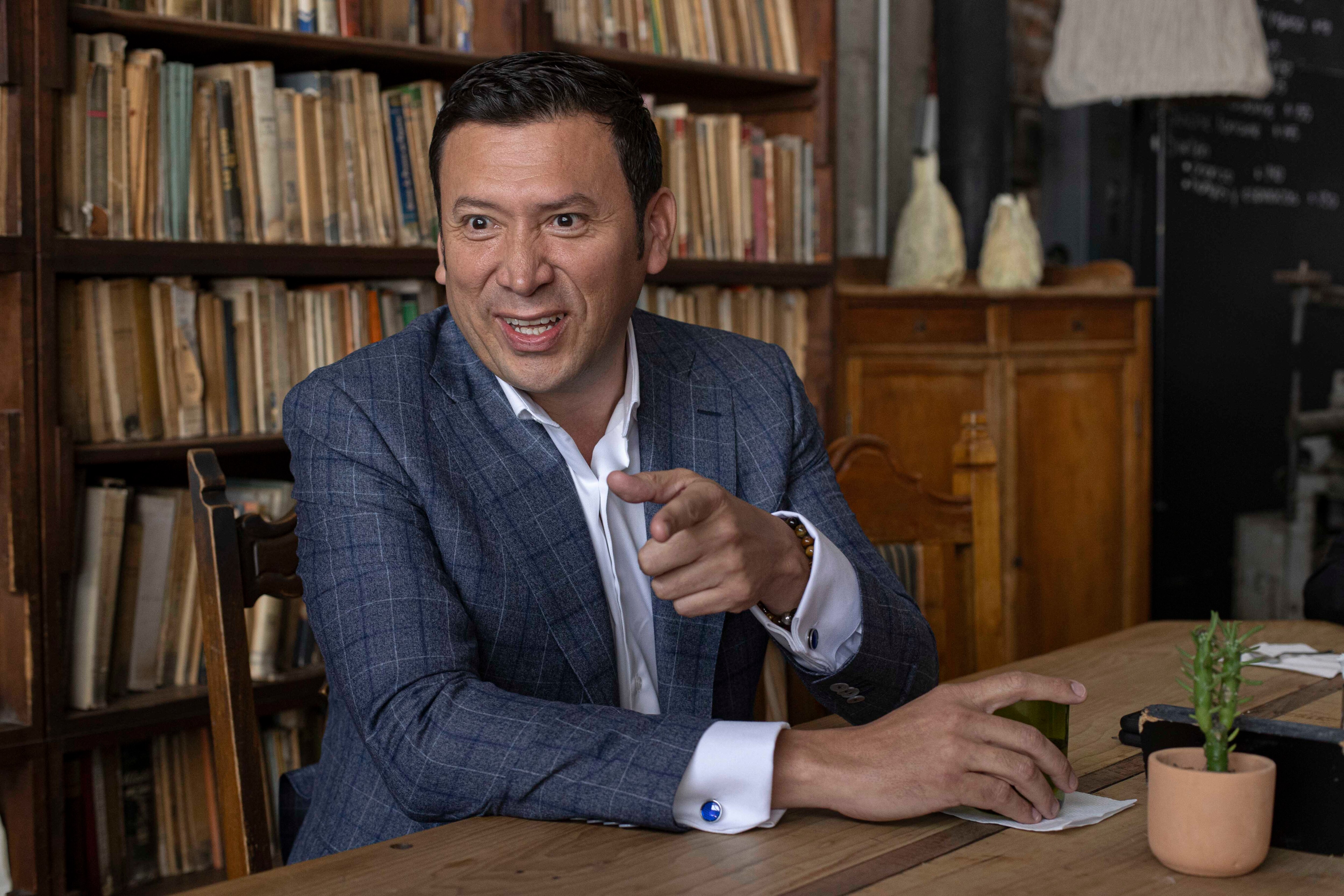 Se suma a contienda electoral Juan José Jiménez