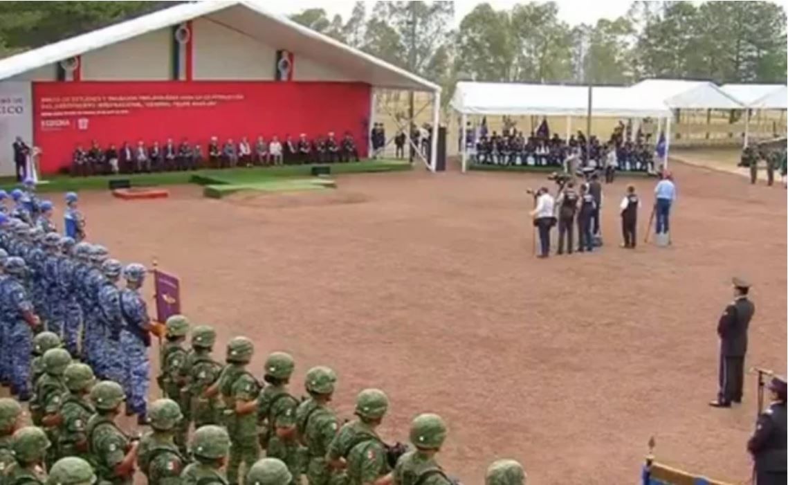 Arranca AMLO estudios y trabajos para el aeropuerto en Santa Lucía
