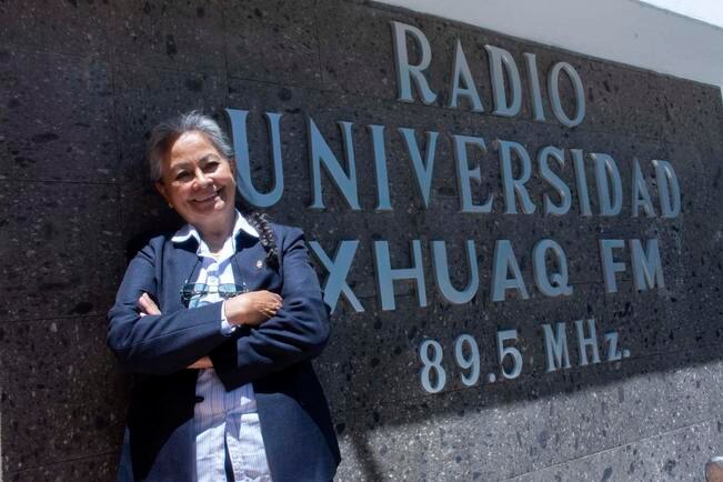 Cecilia, la voz y los controles en Radio UAQ