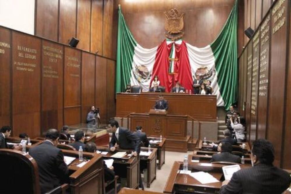 Más despidos en legislatura