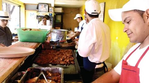  Venden más de 700 tacos al día