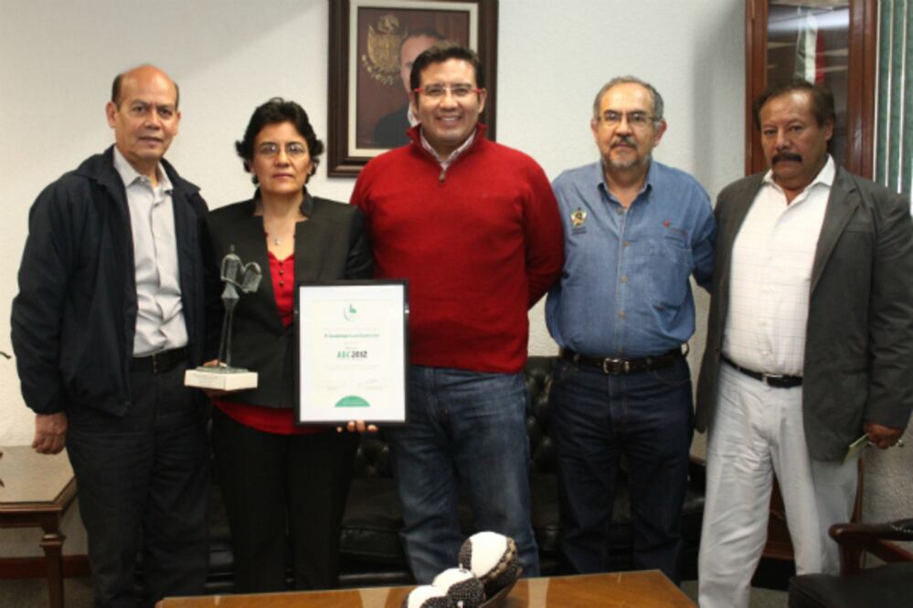 Reconoce USEBEQ a maestra ganadora del Premio ABC 2012