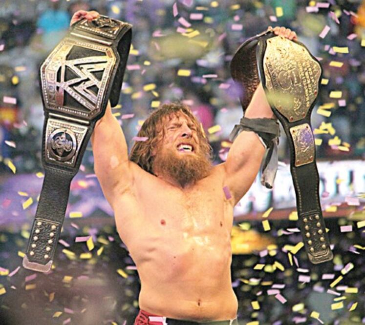 Daniel  Bryan se queda  con campeonato