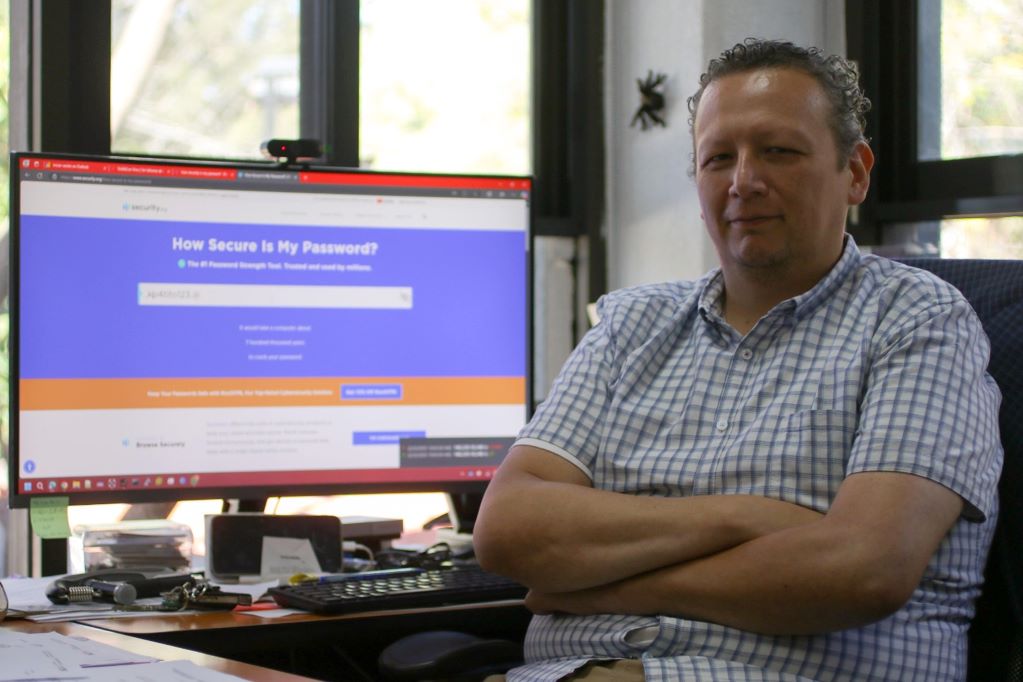 ¡Aguas! La UAQ advierte por robo de información ante el auge de la IA