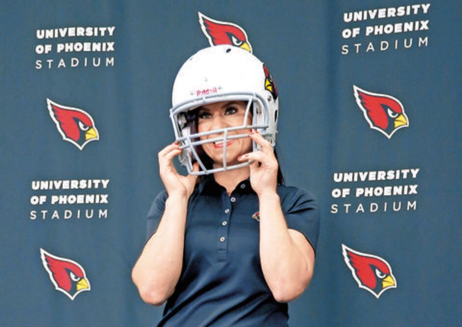 Una mujer, coach de los Cardinals