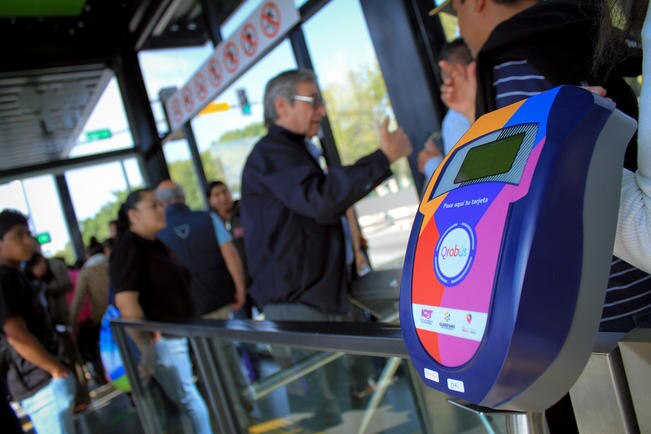 Pago con tarjeta al 100% en Qrobús, hasta abril