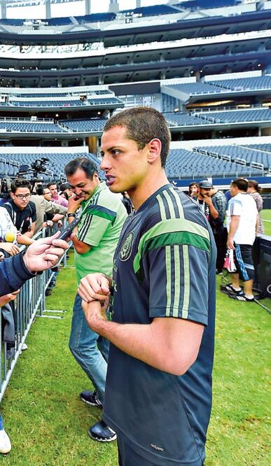‘Chicharito’ debe hacer méritos por titularidad