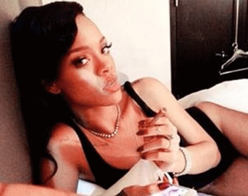 Rihanna comparte más fotos íntimas