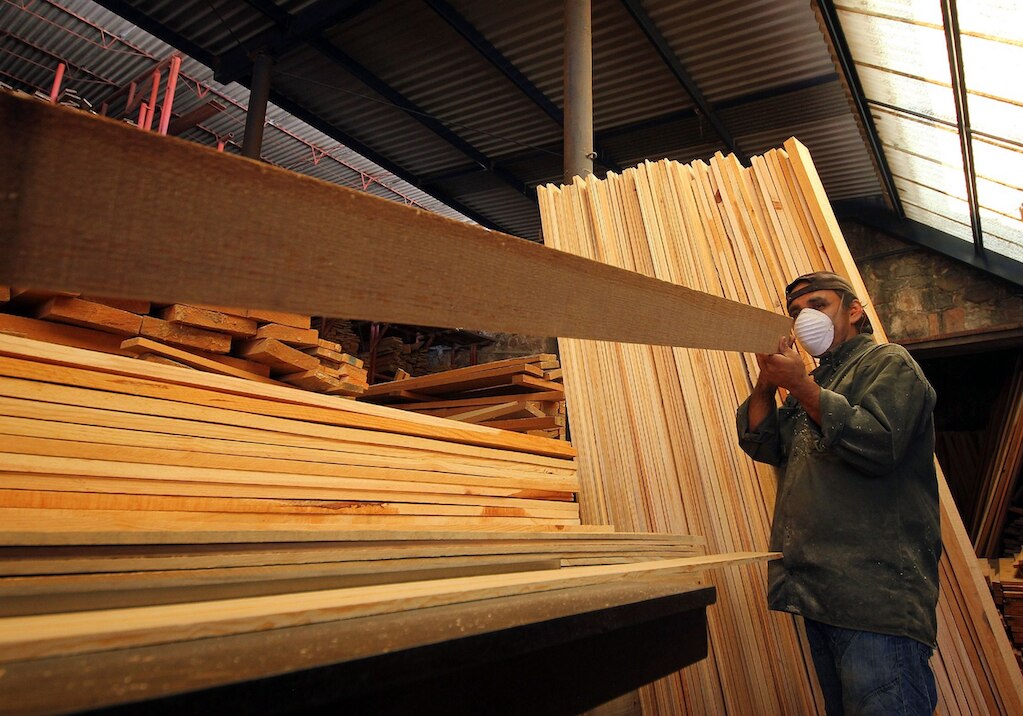 Suben costos de producción de la industria maderera