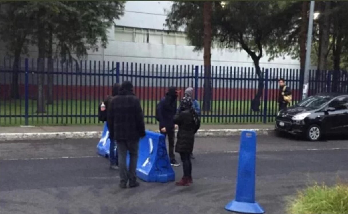 Bloquean de nuevo acceso a Facultad de Ciencias Políticas por diplomado de Ricardo Anaya