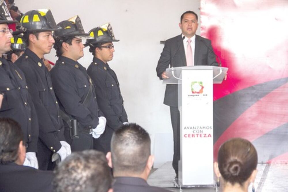 Dan $300 mil a bomberos de SJR