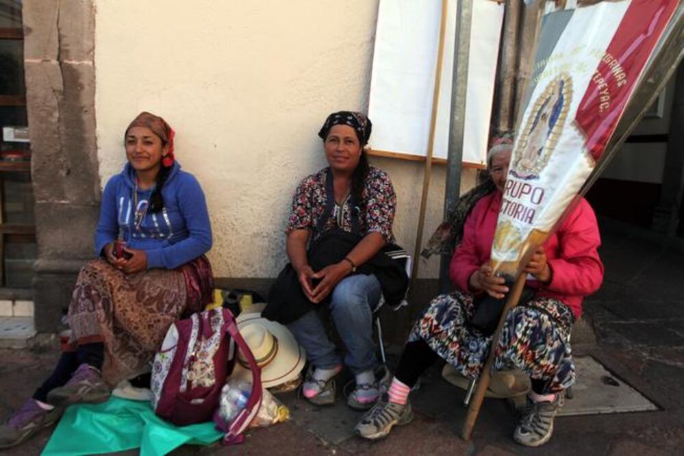 Las creyentes se suman a la peregrinación femenil queretana con un fin en común, dar las gracias a la Guadalupana en el cerro del Tepeyac. (CÉSAR GÓMEZ. EL UNIVERSAL)
