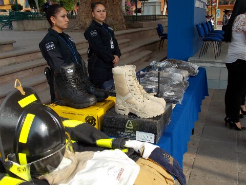 Equipan a policías de Huimilpan