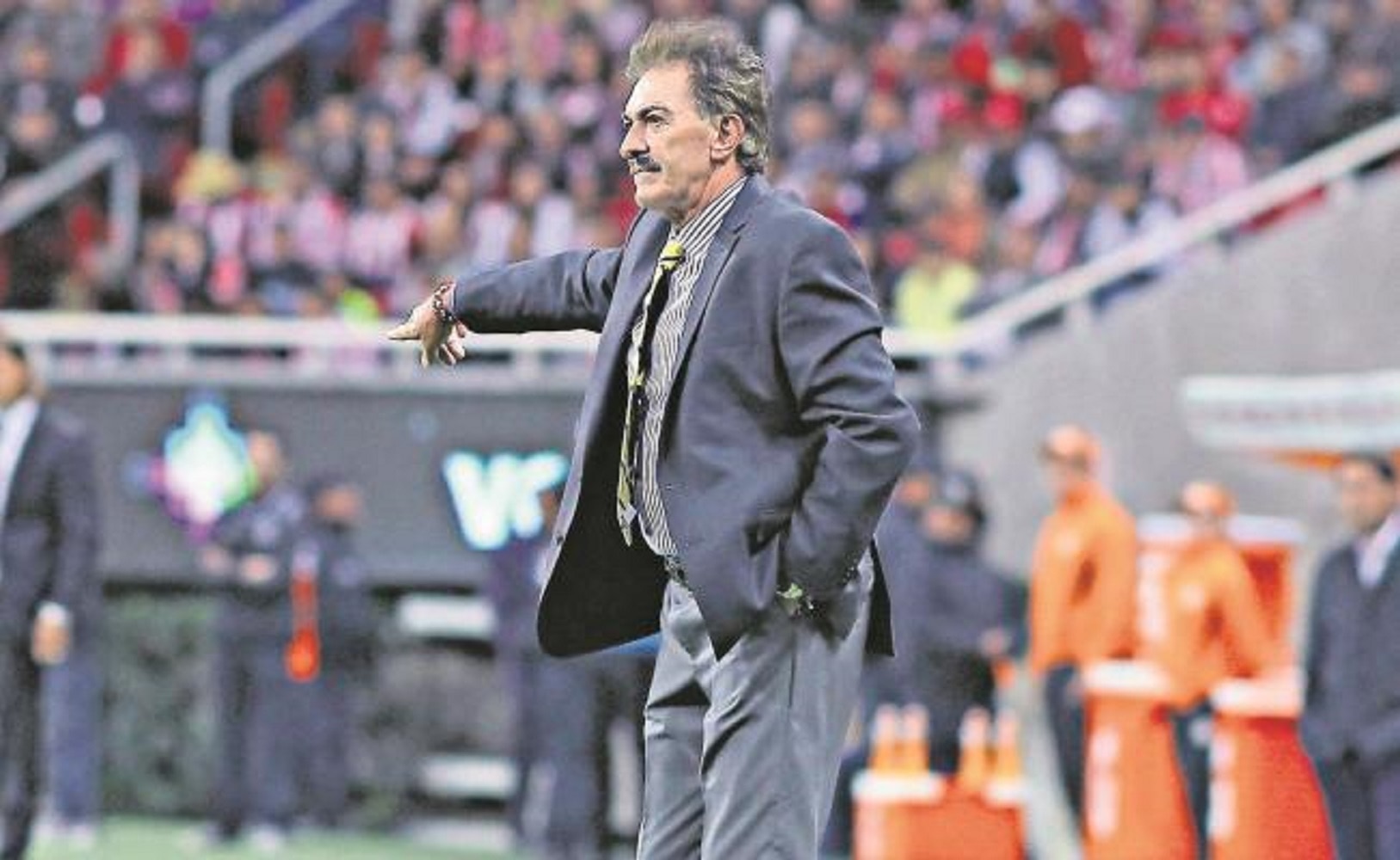 En una conferencia de que dio en el club Atlas Colomos, Ricardo La Volpe volvió a criticar a Juan Carlos Osorio: “Hoy en día no hay liderazgo, lo vemos en la Selección: ¿cómo que meto dos goles y al otro día no me pones a jugar?