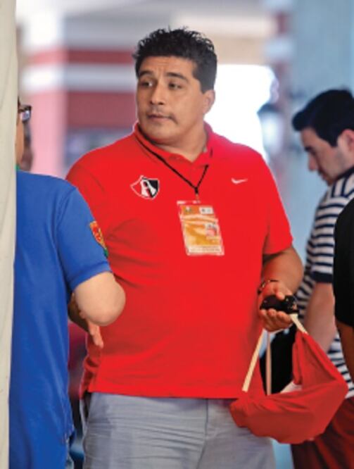 Atlistas quieren lastimar al campeón