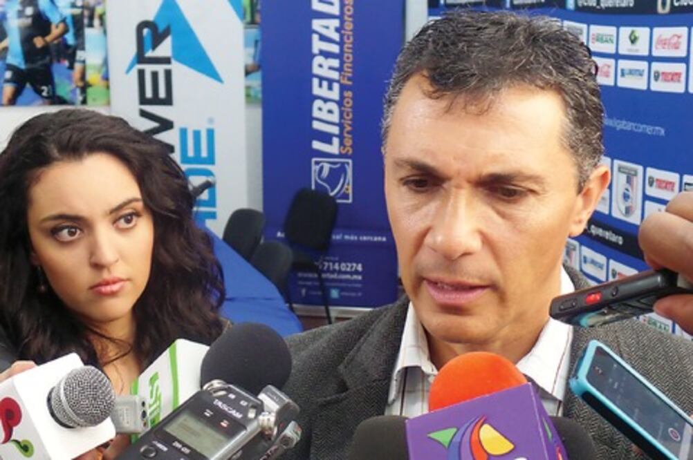 Gallos, sin contacto con Yáñez