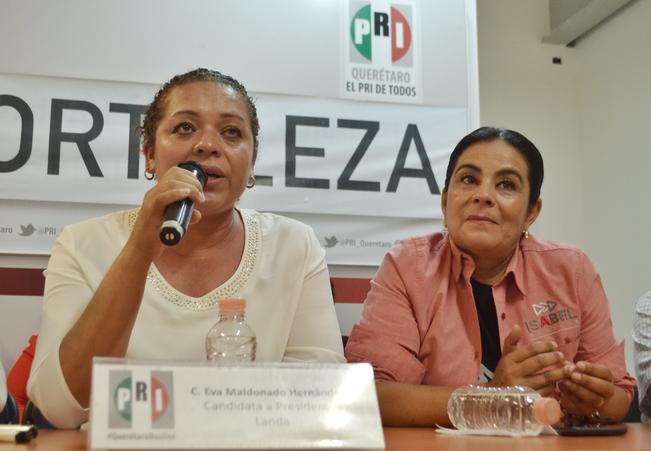 Balean vehículo de candidata del PRI