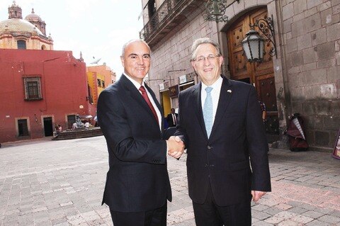 Se estrechan los lazos comerciales