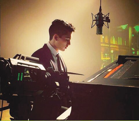 Sergio Mayer Mori graba video debut