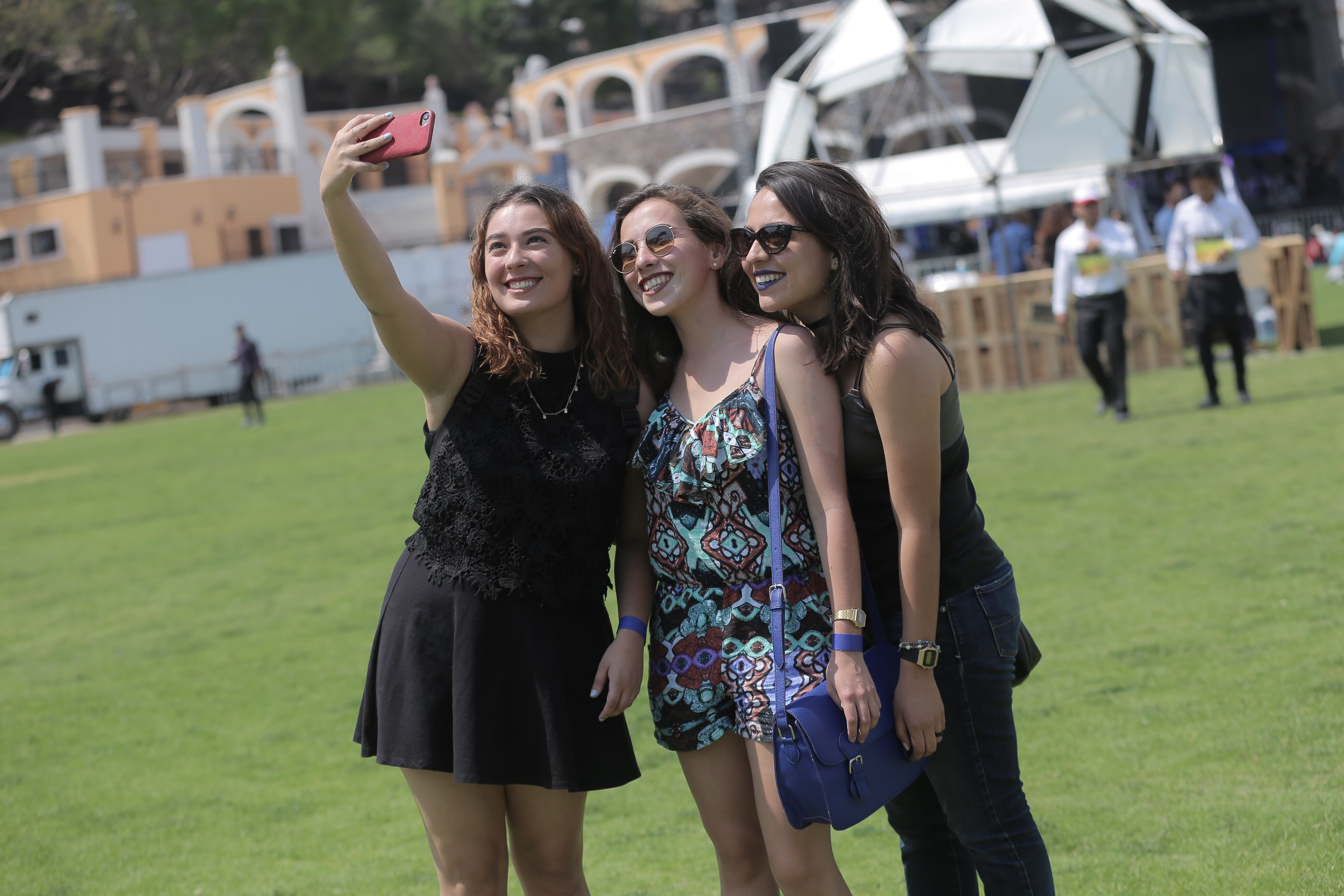 Rústico se luce en su estreno