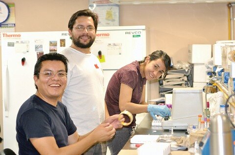 Jóvenes emprenden su propio negocio