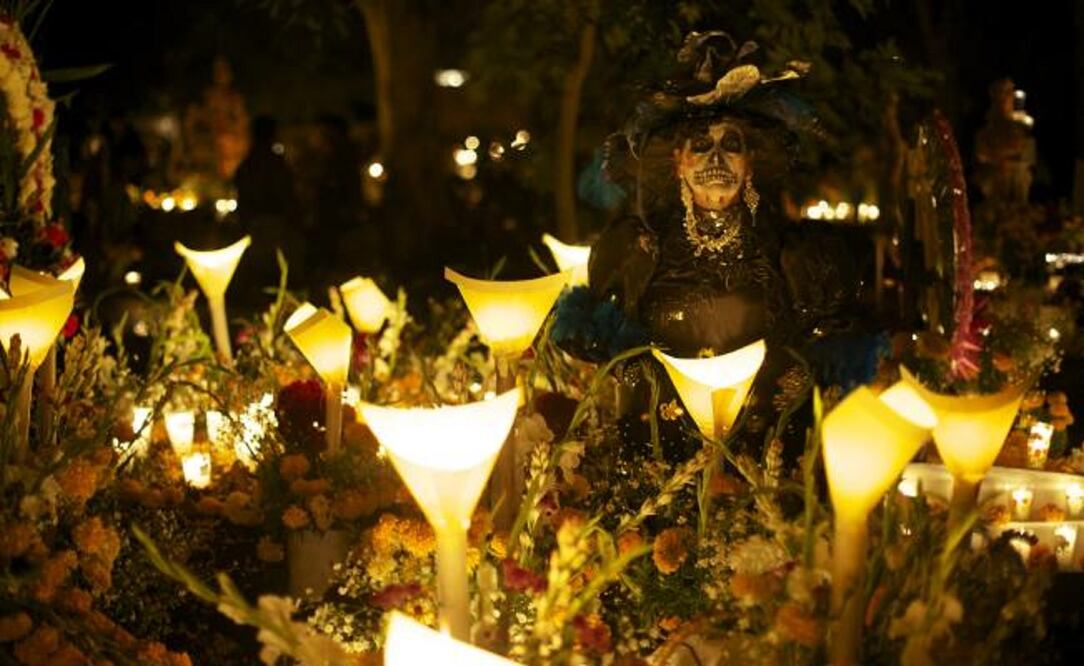 Velaciones en los panteones de Pátzcuaro, Tzintzuntzan, Janitzio y Arócutin. (Foto: Turismo Michoacán)