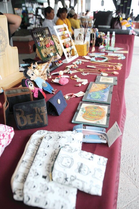 Artesanías visten plazas  de la ciudad