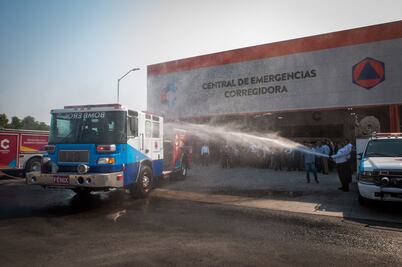 Estrenan bomberos de Corregidora camión Fénix