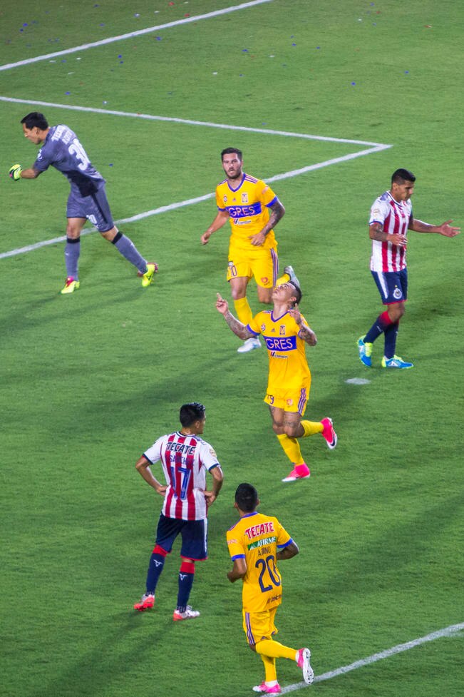 Tigres  le cobra deuda a Chivas