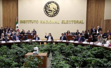 Ordena INE suspender llamadas contra AMLO