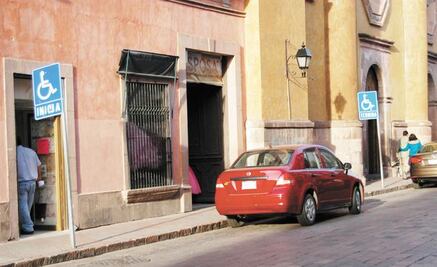 Multa de 4 mil por invadir lugares para discapacitados