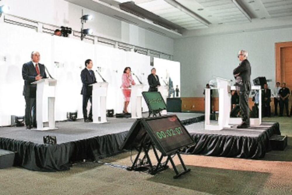 Proponen aspirantes planes de gobierno