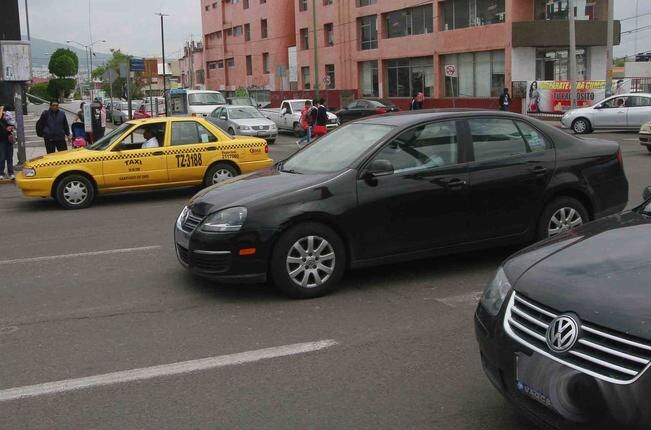 En los audios se amenazaba con golpear a taxistas que no fueran al cierre. (CÉSAR GÓMEZ. EL UNIVERSAL)