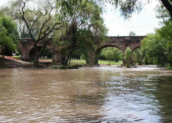 Cierran  calles por lluvia en SJR